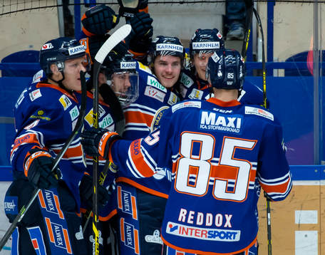 Växjös Robin Söderqvist har gjort 4-3 till Växjö
