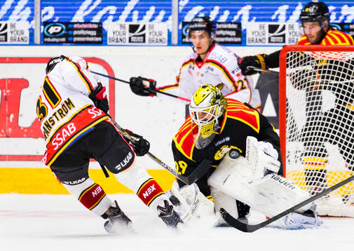 Luleås Jonathan Granström med målchans på Brynäs
