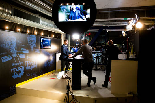 s sportchef Johan Hult och Johan Freijd i HVTV-live studion