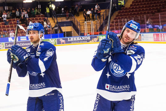Leksands Robin Gartner och Daniel Josefsson tackar publiken