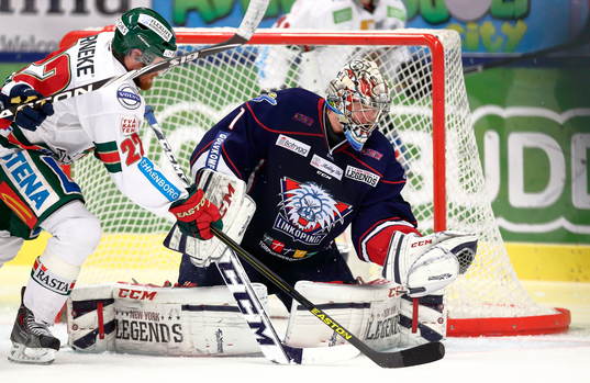 Frölundas Robin Figren och Linköping målvakt Marcus