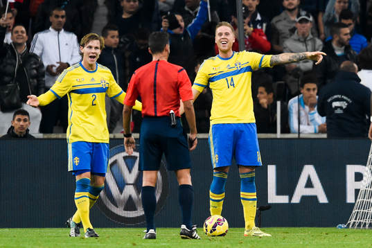 Sveriges Emil Krafth och Pontus Jansson håller inte med