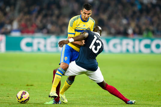 Sveriges Nabil Bahoui och Frankrikes Elaquim Mangala