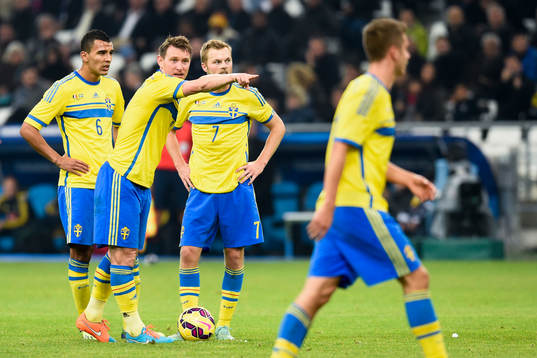 Sveriges Kim Källström, Nabil Bahoui och Sebastian Larsson