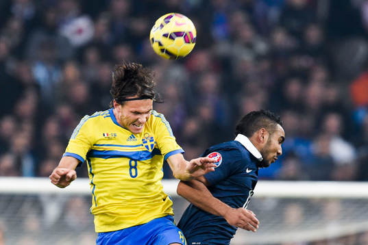 Sveriges Albin Ekdal i nickduell med Frankrikes Dimitri