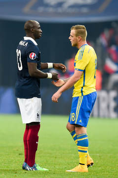 Frankrikes Elaquim Mangala kramar om Sveriges John Guidetti