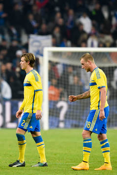 Sveriges Emil Krafth och John Guidetti deppar