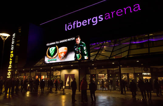Exteriörbild av Löfbergs Arena