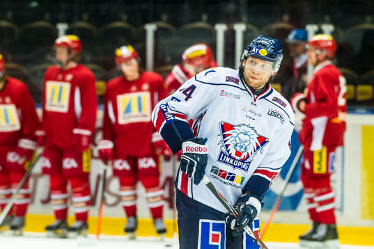 Linköpings Mark Matheson värmer upp