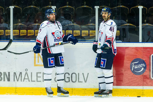 Linköpings Kent McDonell och Daniel Rahimi värmer upp
