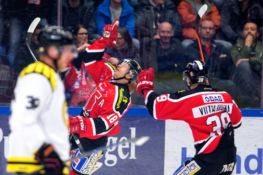 Örebros Jared Aulin jublar
