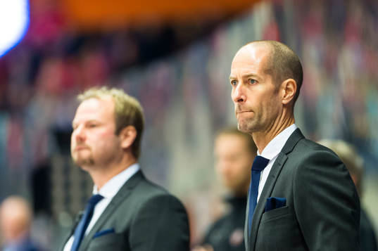 Modos tränare Anders Forsberg är orolig