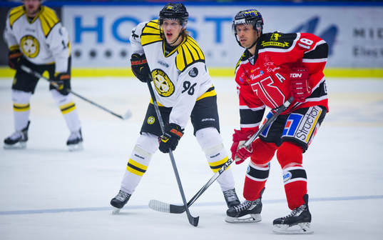 Brynäs Oskar Lindblom mot Örebros Jared Aulin