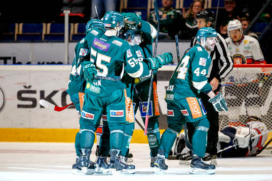 Färjestads Milan Gulas jublar