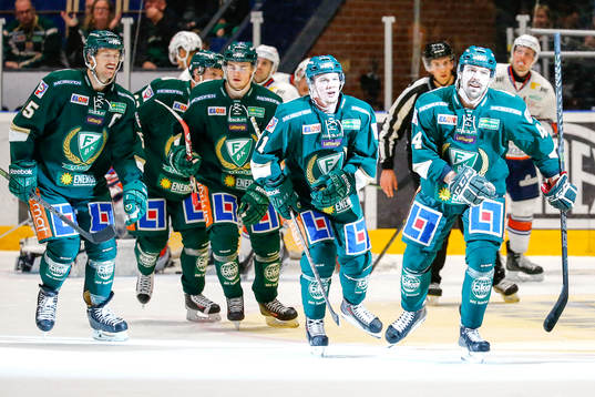 Färjestads Milan Gulas jublar