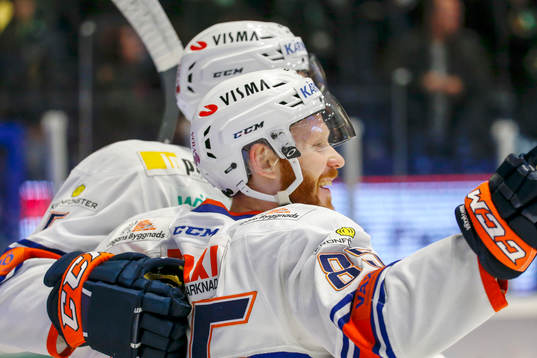 Växjös Liam Reddox jublar