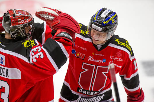 Örebros Daniel Viksten jublar