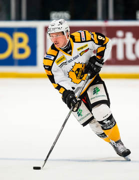 Skellefteås Patrik Zackrisson med pucken