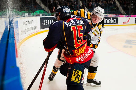 Djurgårdens Steve Saviano och Skellefteås Sebastian Aho