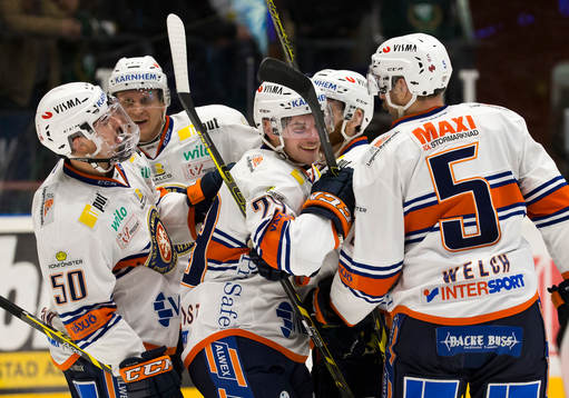 Växjös Robin Söderquist kvitterar till 1-1 och jublar