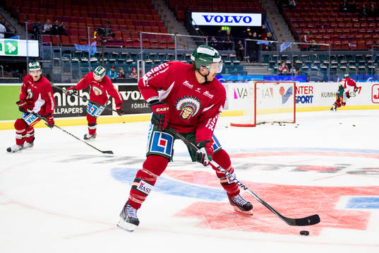 Frölundas Joel Lundqvist innan ishockeymatchen i SHL