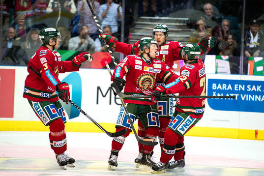 Frölundas Oliver Bohm, Mathis Olimb och Robin Figren jublar