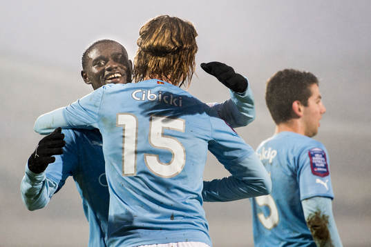 Malmö FFs Enock Kofi Adu kramar om Pawel Cibicki