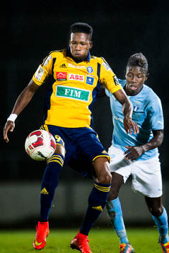 Helsingfors Macoumba Kandji och Malmö FFs Pa Konate