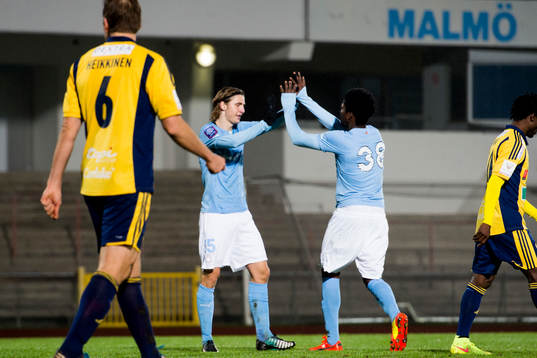 Malmö FFs Pawel Cibicki och Benjamin Fadi jublar
