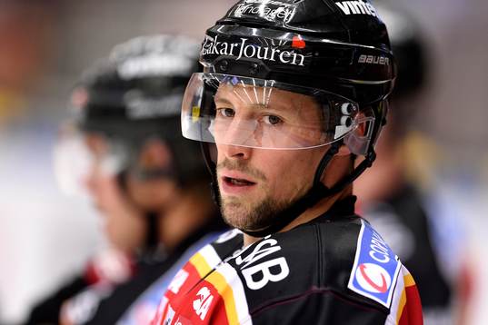 Luleås Cam Abbott på uppvärmningen