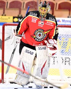 Luleås målvakt Christoffer Rifalk på uppvärmningen