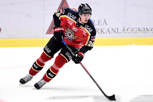 Luleås Peter Cehlarik med pucken