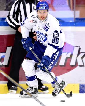 Leksands Fabian Brunnström med pucken