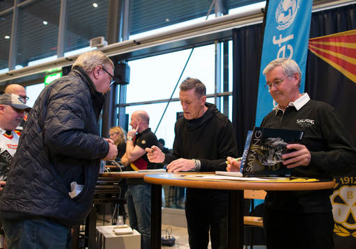 Börje Salming och Stig Salming signerar sin bok "Salming -