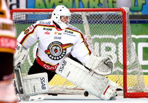 Luleås målvakt Samuel Ward före ishockeymatchen i SHL