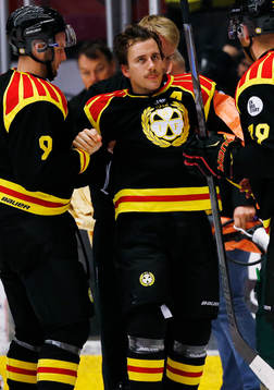 Brynäs Sebastian Enterfeldt leds av isen