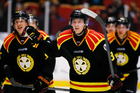 Brynäs Christian Djoos gör 2-0 och jublar