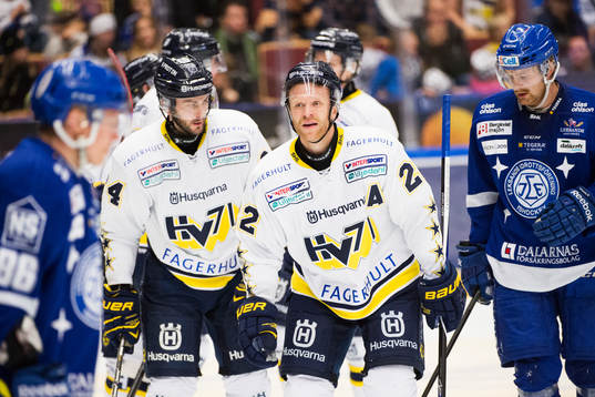 HV71s Erik Christensen och David Petrasek jublar