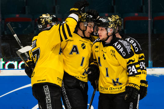 s Fredrik Hynning (m) jublar