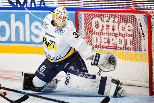 HV71s målvakt Gustaf Wesslau