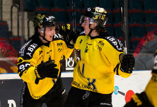 s Robin Kovacs jublar tilslammans med Marcus Jonsson