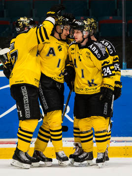s Fredrik Hynning (m) jublar
