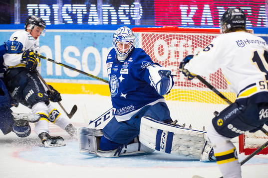 Leksands Leksands målvakt Oscar Alsenfelt räddar skott