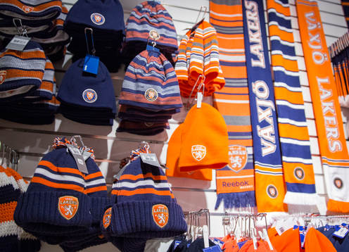 Souvenirer innan ishockeymatchen i SHL mellan Växjö och