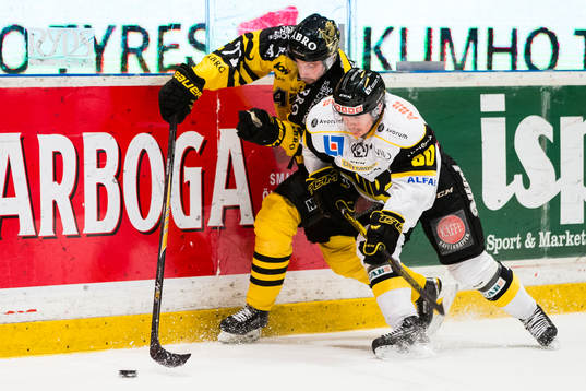 s Daniel Olsson Trkulja och Västerås Eddie Davidsson i