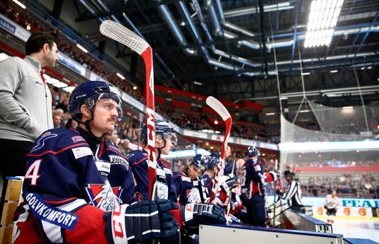 Linköpings Mark Matheson i båset