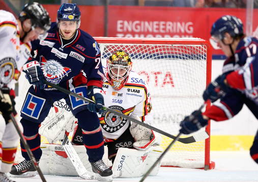 Linköpings Fredric Andersson och Luleås målvakt Joel