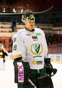 Färjestads målvakt Justin Pogge deppar