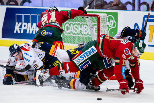Frölundas Magnus Kahnberg faller