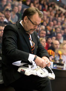 Brynäs målvaktstränare Per-Erik Alcén lagar